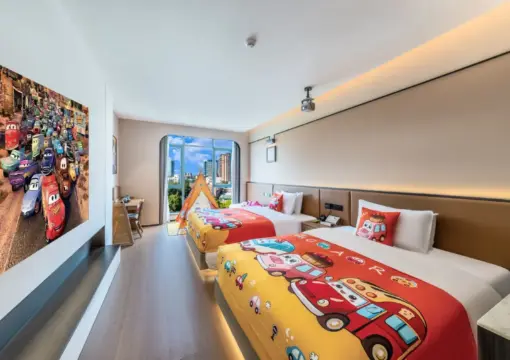 Cars Family Twin Room (Children’s Enclosure + Baby Bed)