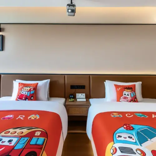 Cars Family Twin Room (Children’s Enclosure + Baby Bed)