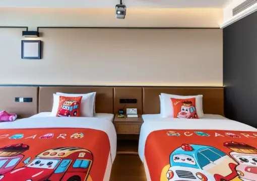 Cars Family Twin Room (Children’s Enclosure + Baby Bed)