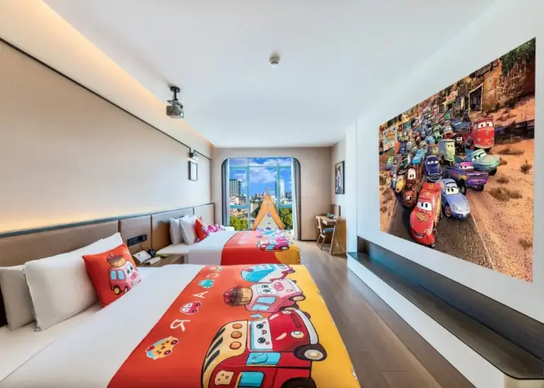 Cars Family Twin Room (Children’s Enclosure + Baby Bed)